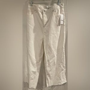 NWT JustFab White Wide Leg Jeans Size 34 Equivalent to 14/16
